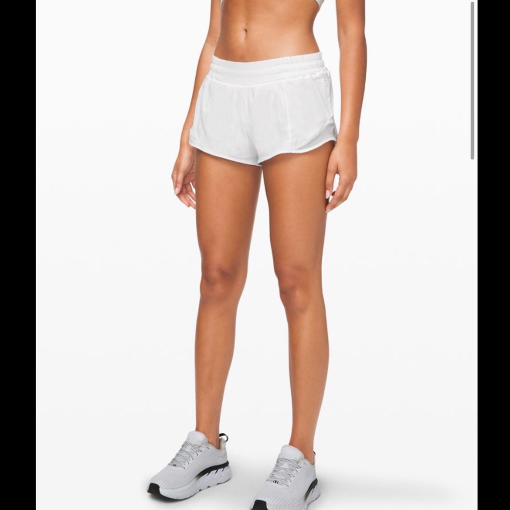 Lululemon Hotty Hot Shorts 2.5 WHITE